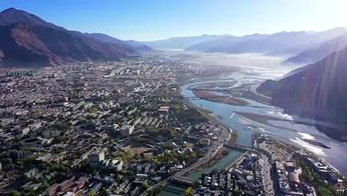西藏拉萨市、布达拉宫、拉萨河航拍视频的预览图